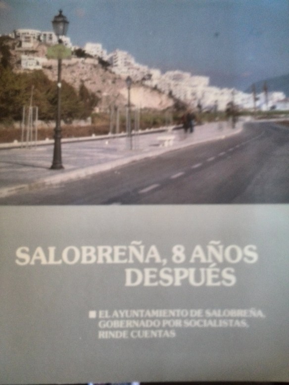 Libro editado por el Ayuntamiento titulado " Salobreña 8 años después" 1979-1987